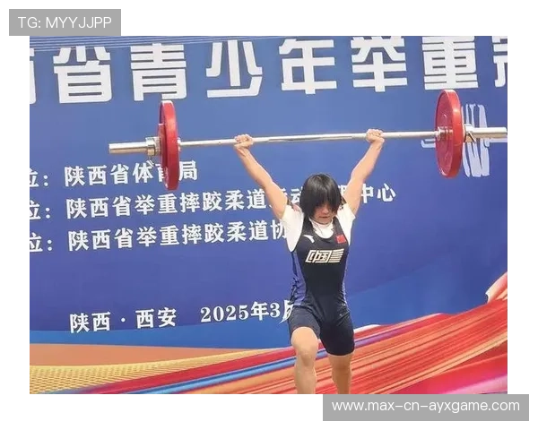 举重训练营设置选手成长目标与分阶段评估体系，举重冠军训练